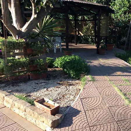 Roots Bamboo House Konukevi 3*